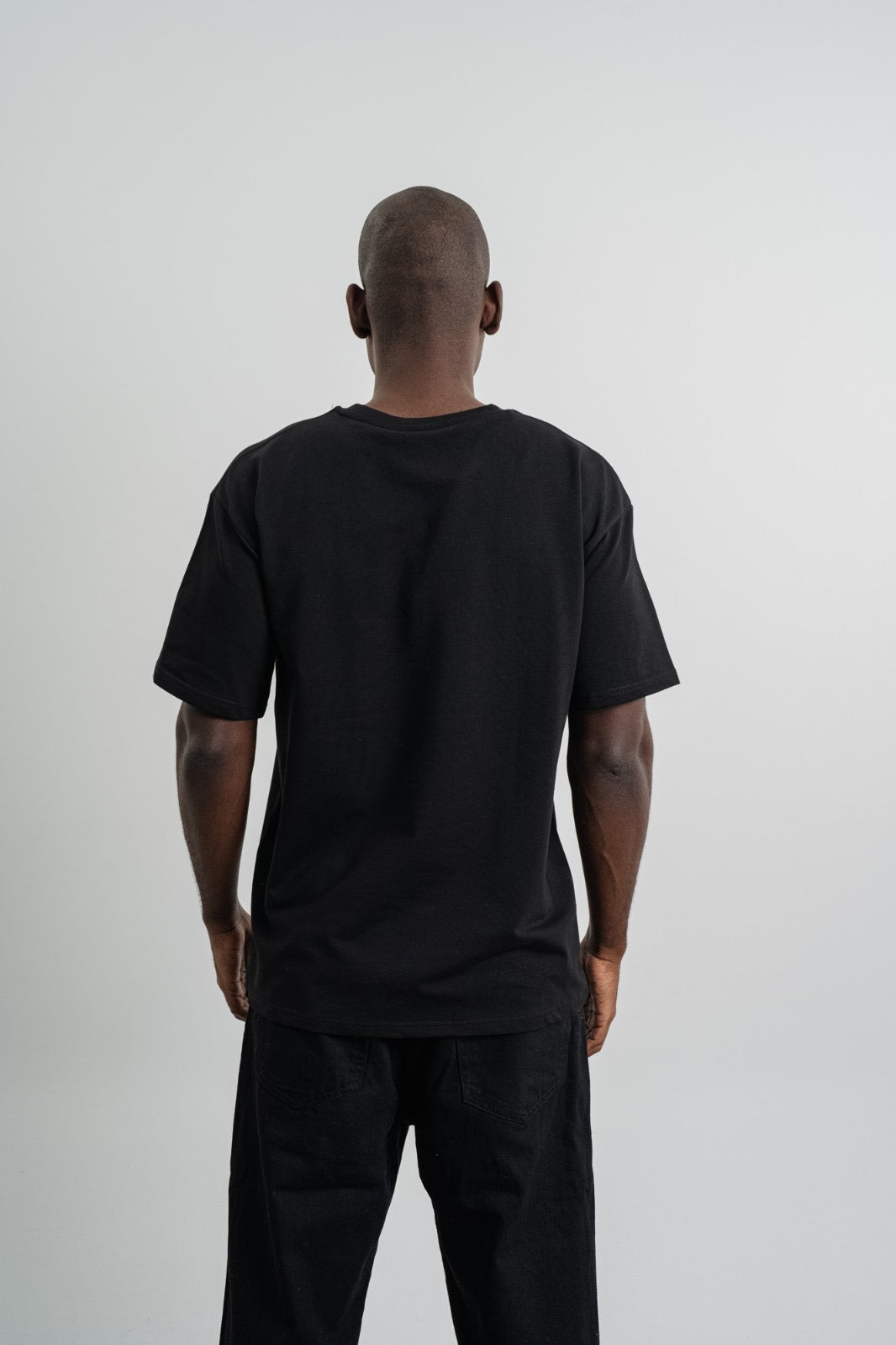 Einfaches schwarzes T-Shirt