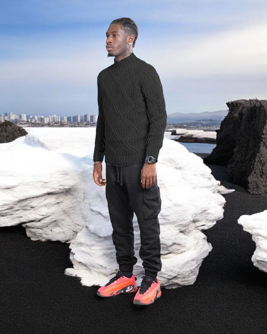 Schwarzer irischer Pullover mit Trichterkragen