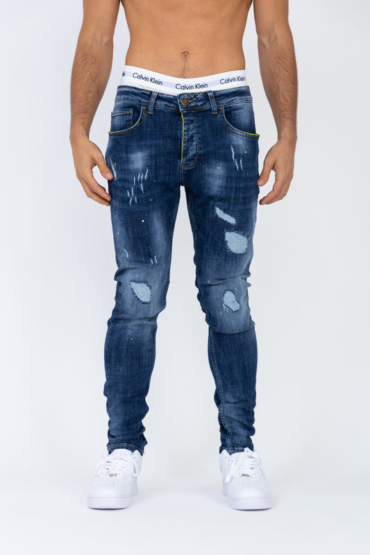 Dunkelblaue Röhrenjeans