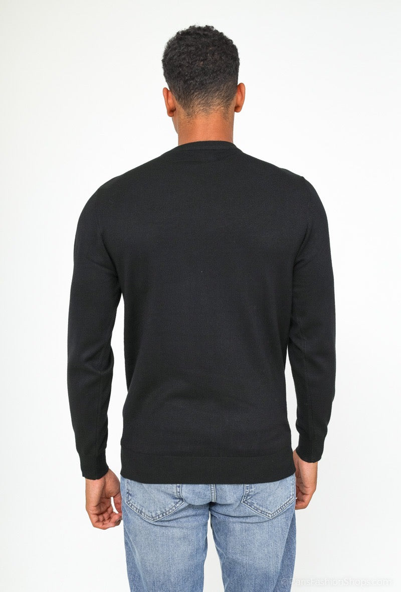 Schlichtes schwarzes Langarm-T-Shirt