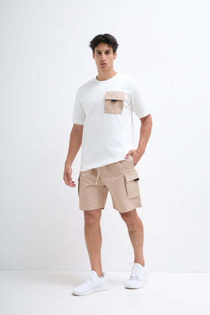 Weißes T-Shirt mit Taschen