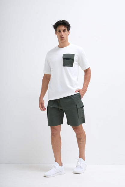 Weißes T-Shirt mit Taschen